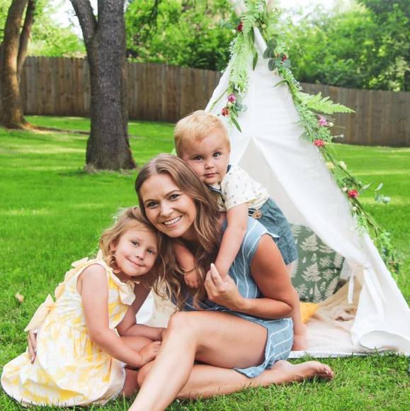 Meet your Posher, Jessica - Picture 1 of 1